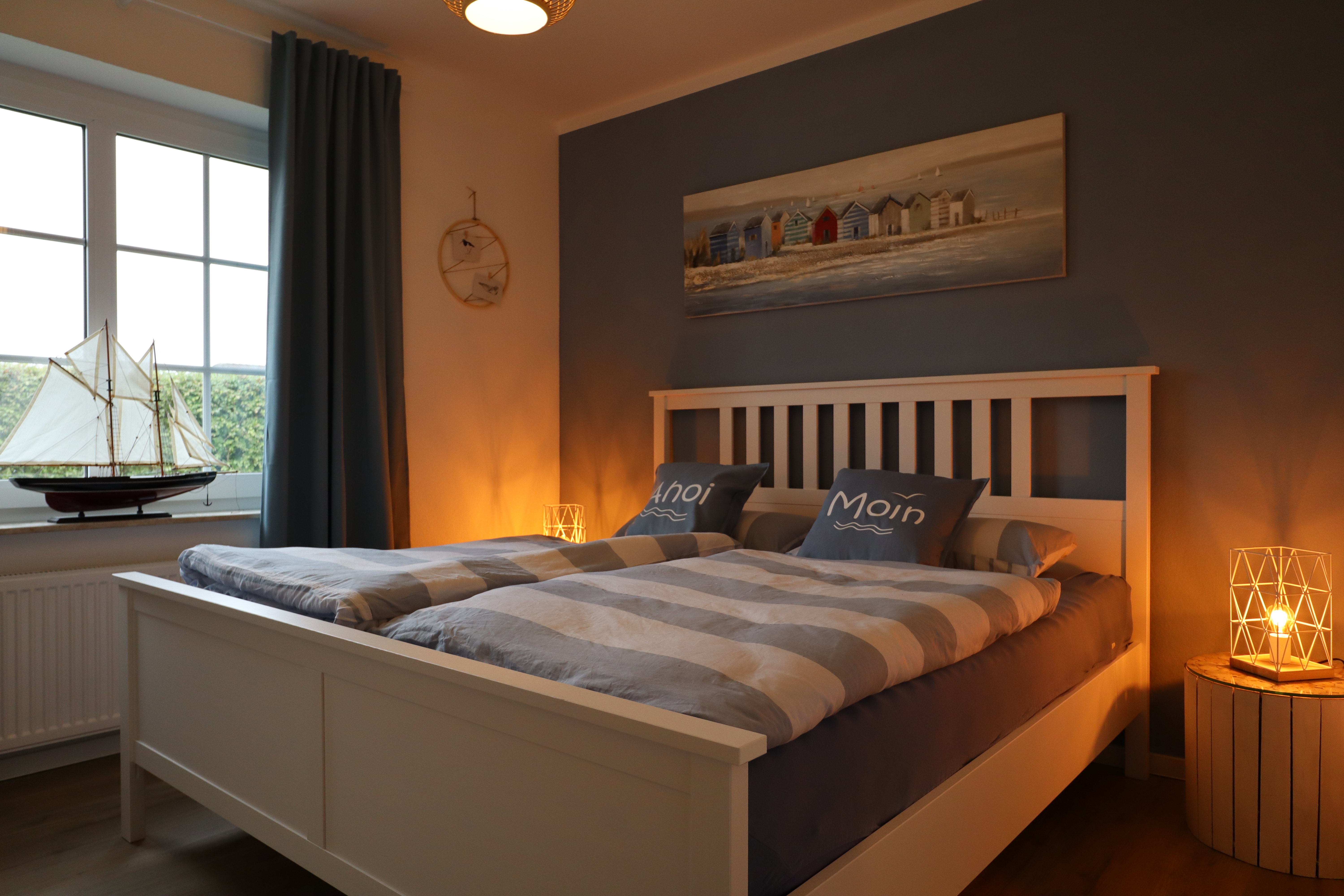 Schlafzimmer mit Doppelbett