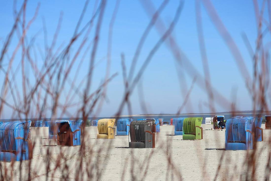Strandkörbe am Strand von Neßmersiel