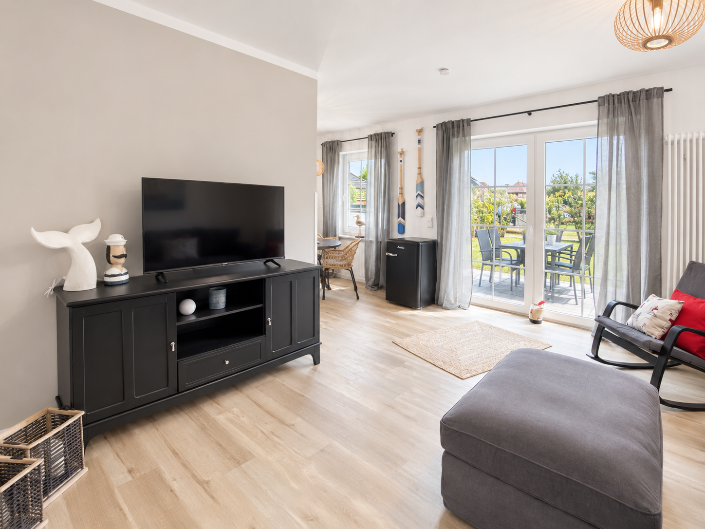 Wohnzimmer mit Blick zur Terrasse