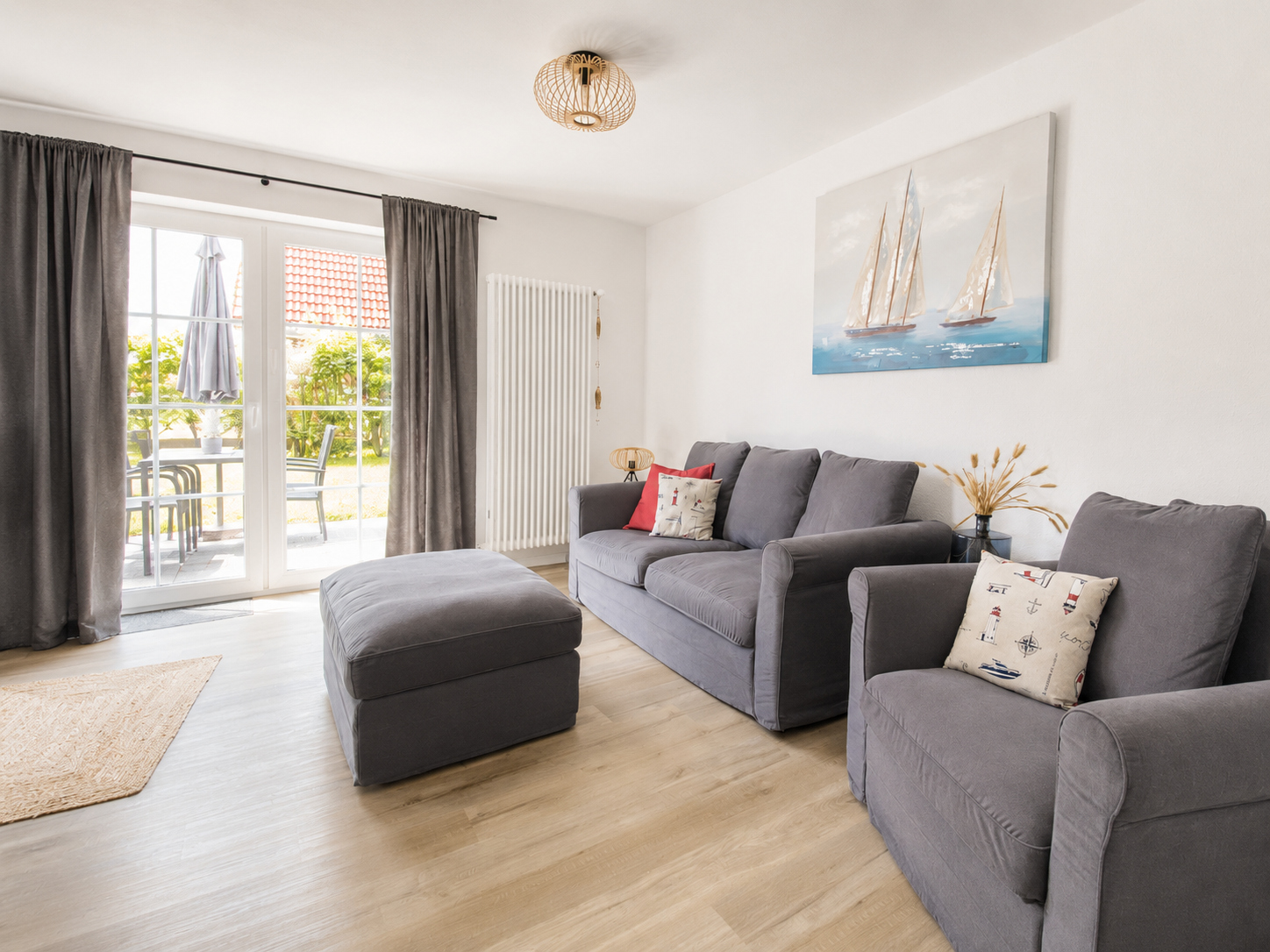 Wohnzimmer mit Sofa